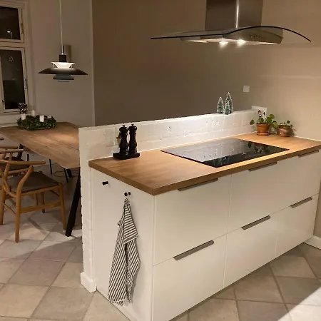 Large Modern Family - “arnely” Tommerup