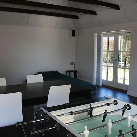 Large Modern Family - “arnely” Tommerup