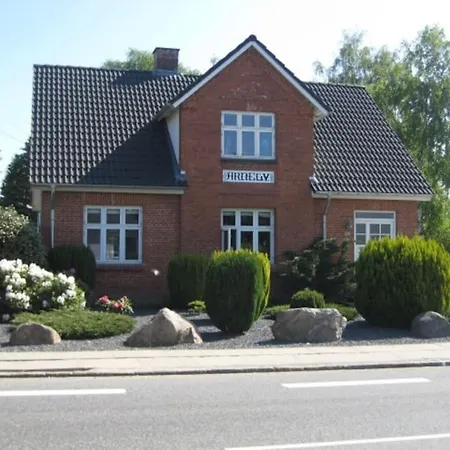 Large Modern Family - “arnely” * Tommerup